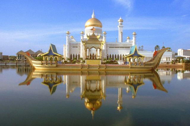 Brunei Omar Ali Saifuddien Mosque.jpg